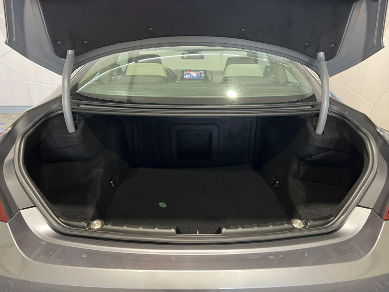 Photo 10 de l'offre de BMW SERIE 6 COUPE Coupé 640i 320 ch F13 LCI Exclusive A à 25990€ chez VL Auto