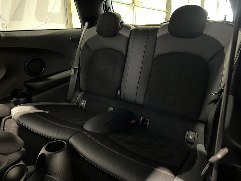 Photo 8 de l'offre de MINI MINI 3 Portes Cooper 136 ch DKG7 Finition John Cooper Works à 23990€ chez VL Auto