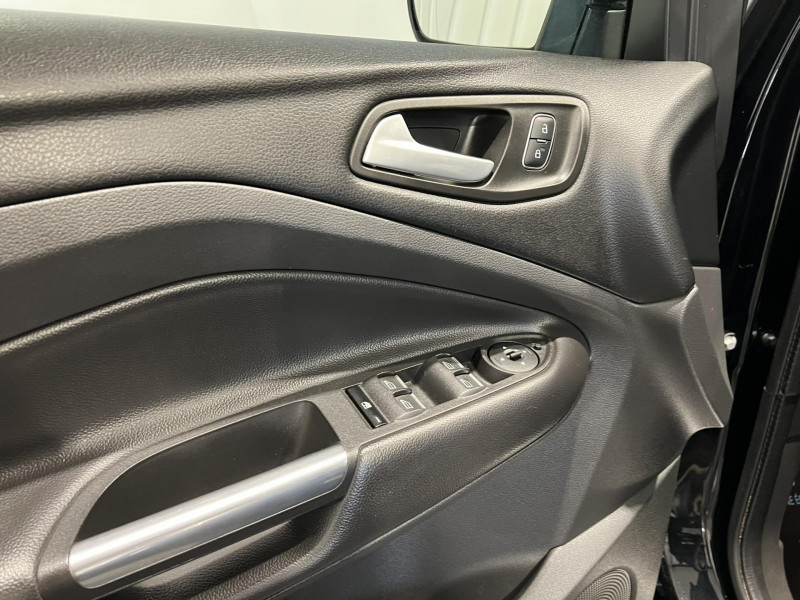 Photo 22 de l'offre de FORD KUGA 2.0 TDCi 150 S&S 4x2 BVM6 ST-Line à 16490€ chez VL Auto