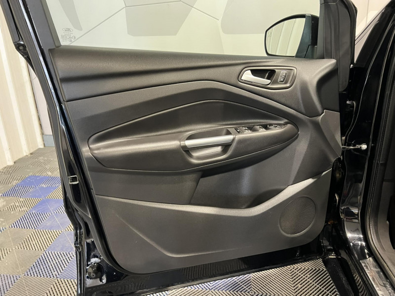 Photo 21 de l'offre de FORD KUGA 2.0 TDCi 150 S&S 4x2 BVM6 ST-Line à 16490€ chez VL Auto