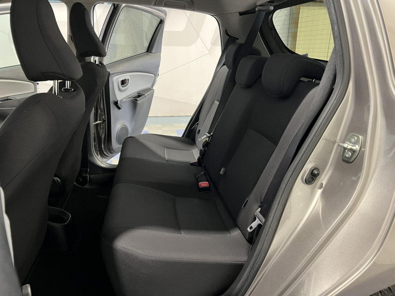 Photo 9 de l'offre de TOYOTA YARIS 100 VVT-i Lounge à 9490€ chez VL Auto