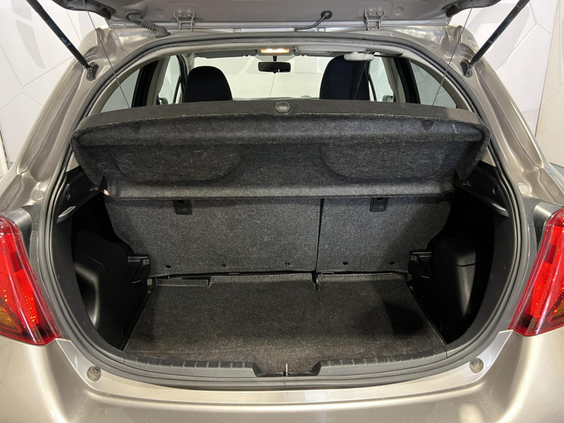 Photo 10 de l'offre de TOYOTA YARIS 100 VVT-i Lounge à 9490€ chez VL Auto