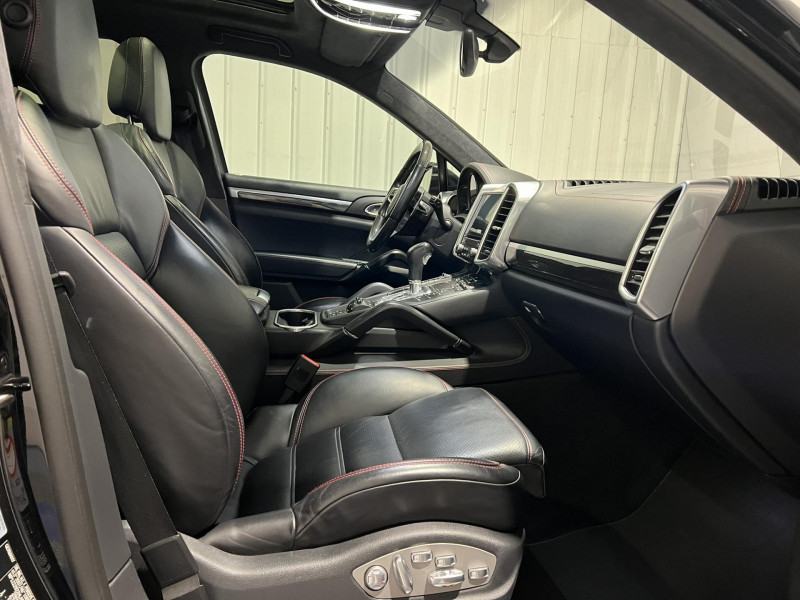 Photo 11 de l'offre de PORSCHE CAYENNE 4.8 V8 520 Turbo BVA + Toit + options à 41990€ chez VL Auto