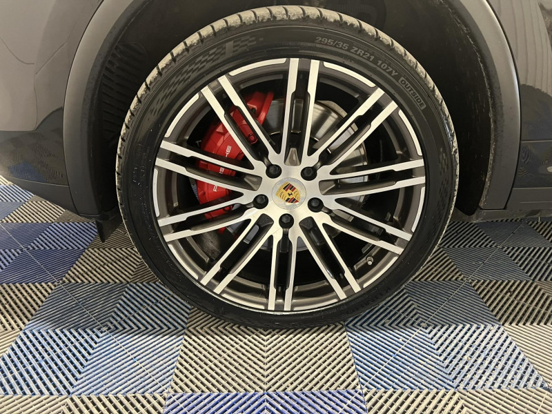 Photo 17 de l'offre de PORSCHE CAYENNE 4.8 V8 520 Turbo BVA + Toit + options à 41990€ chez VL Auto