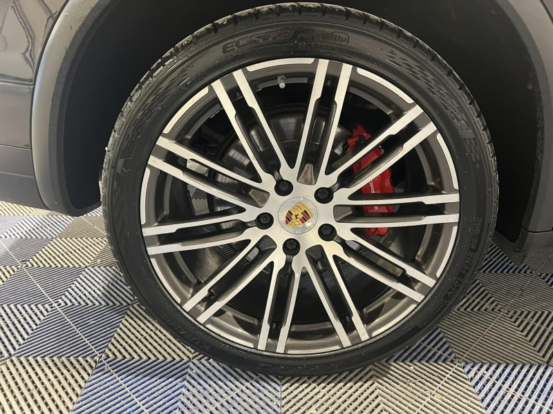 Photo 15 de l'offre de PORSCHE CAYENNE 4.8 V8 520 Turbo BVA + Toit + options à 41990€ chez VL Auto