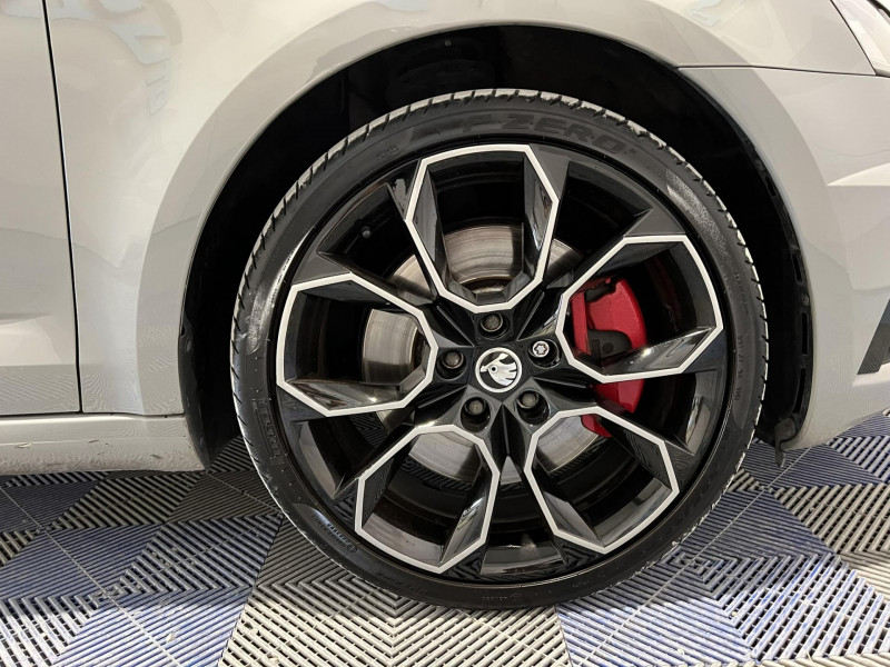 Photo 19 de l'offre de SKODA OCTAVIA COMBI 2.0 TSI 245 ch DSG7 RS à 22990€ chez VL Auto