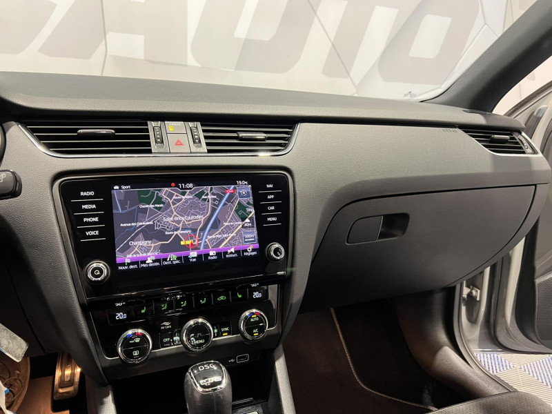 Photo 14 de l'offre de SKODA OCTAVIA COMBI 2.0 TSI 245 ch DSG7 RS à 22990€ chez VL Auto