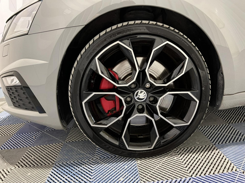 Photo 20 de l'offre de SKODA OCTAVIA COMBI 2.0 TSI 245 ch DSG7 RS à 22990€ chez VL Auto