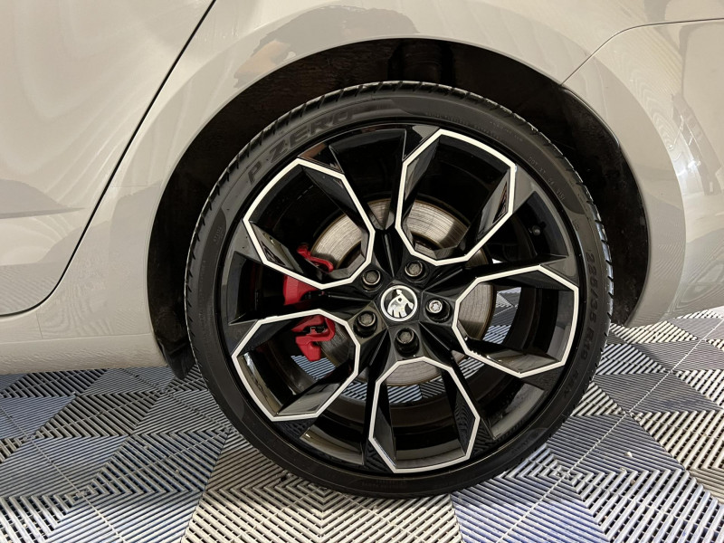 Photo 21 de l'offre de SKODA OCTAVIA COMBI 2.0 TSI 245 ch DSG7 RS à 22990€ chez VL Auto