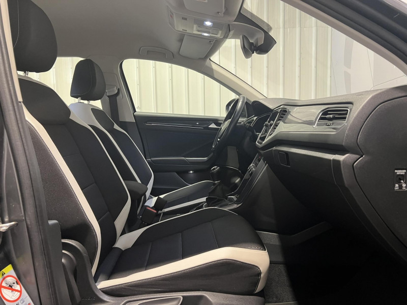 Photo 11 de l'offre de VOLKSWAGEN T-ROC 1.5 TSI 150 EVO Start/Stop  Carat à 17990€ chez VL Auto