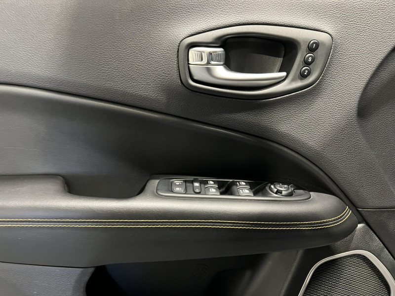 Photo 22 de l'offre de JEEP COMPASS 2.0 I MultiJet II 140 ch Active Drive BVM6 Limited à 16990€ chez VL Auto