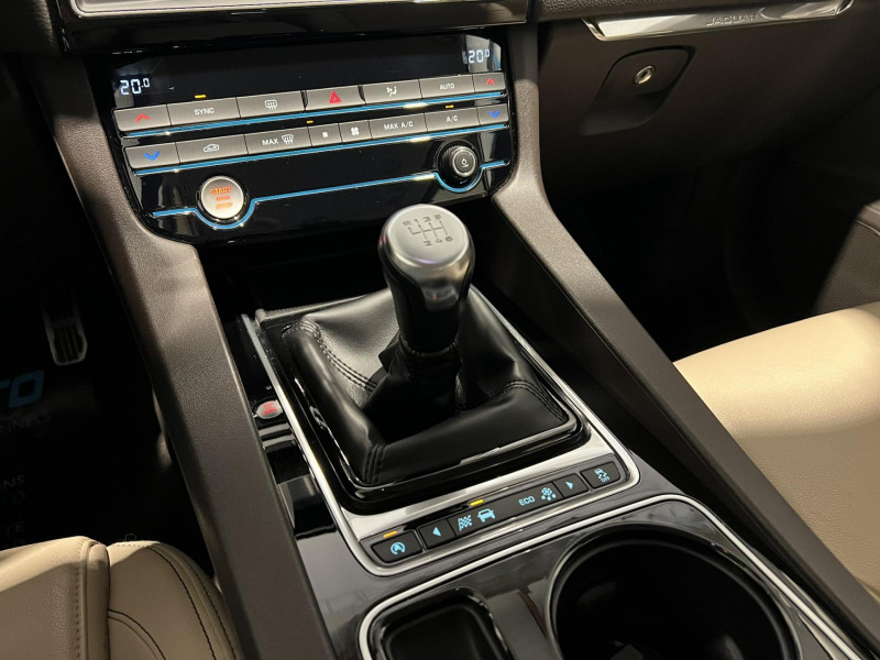 Photo 14 de l'offre de JAGUAR F-PACE 2.0 D - 180 AWD Prestige à 16990€ chez VL Auto