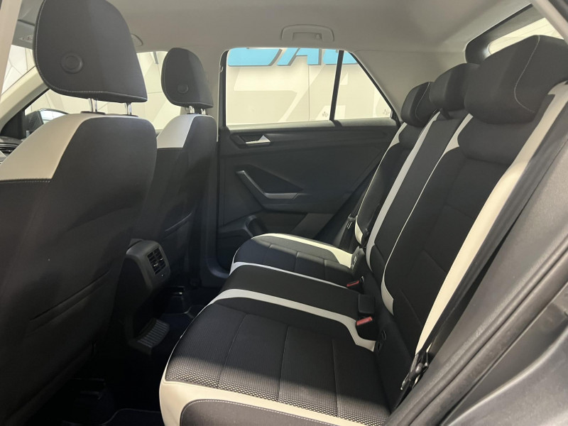Photo 8 de l'offre de VOLKSWAGEN T-ROC 1.5 TSI 150 EVO Start/Stop  Carat à 17990€ chez VL Auto