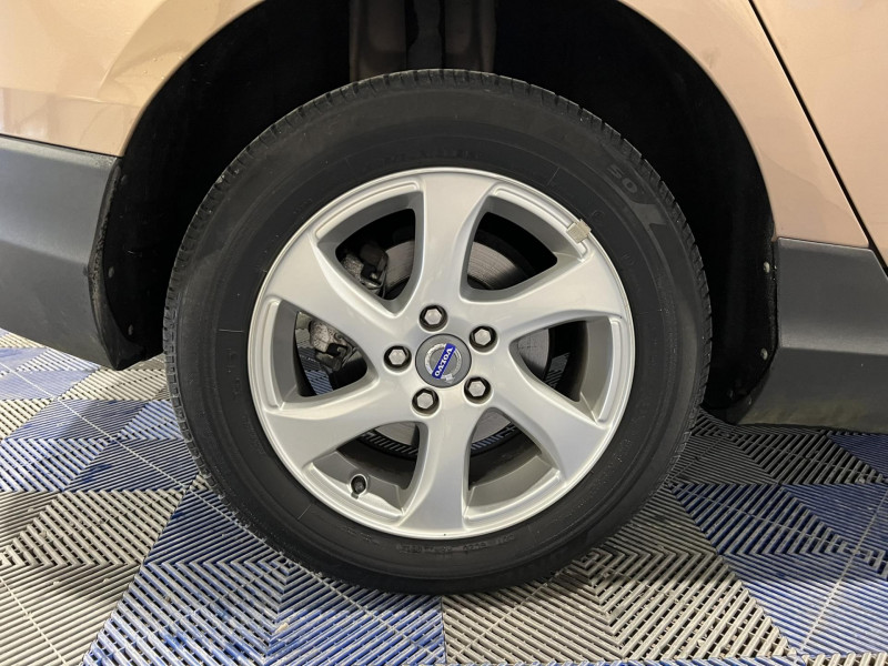 Photo 16 de l'offre de VOLVO V40 CROSS COUNTRY D2 115 Kinetic BVA à 15990€ chez VL Auto