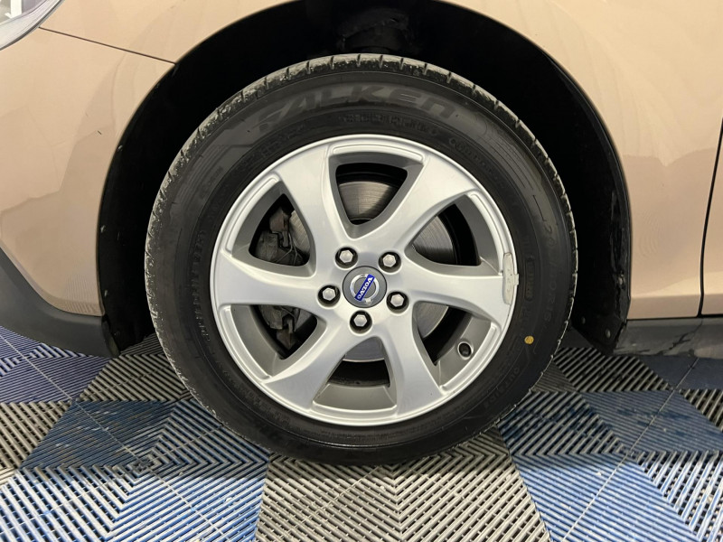 Photo 18 de l'offre de VOLVO V40 CROSS COUNTRY D2 115 Kinetic BVA à 15990€ chez VL Auto