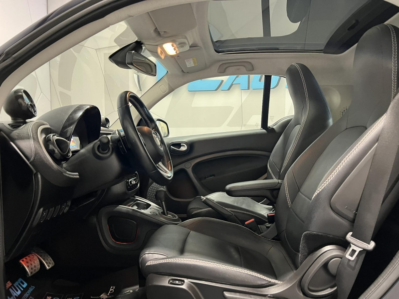 Photo 7 de l'offre de SMART FORTWO Coupé 0.9 90 ch S&S BA6 Brabus Style à 14490€ chez VL Auto