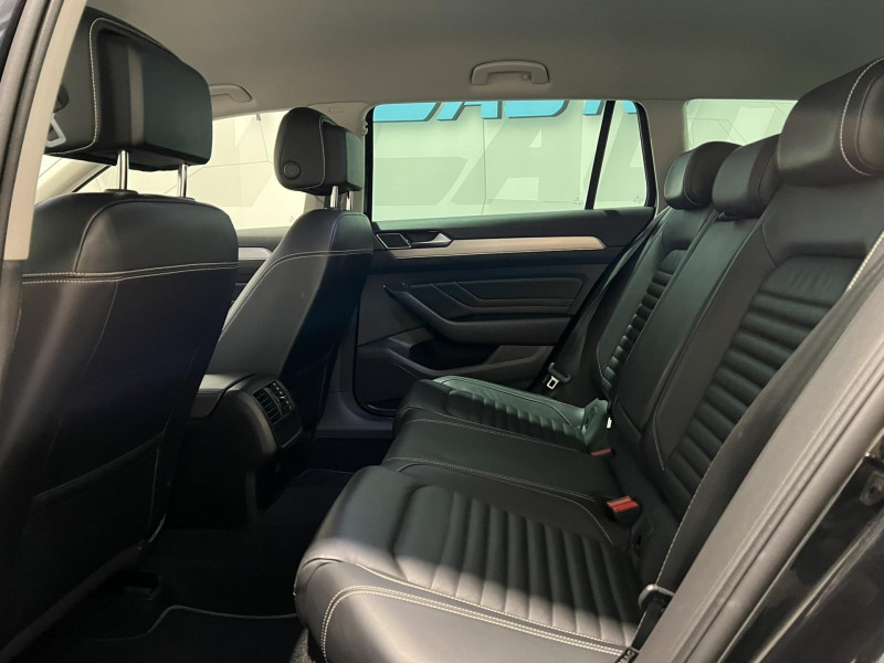 Photo 8 de l'offre de VOLKSWAGEN Passat SW 2.0 TDI 190 DSG7 Elegance à 22990€ chez VL Auto
