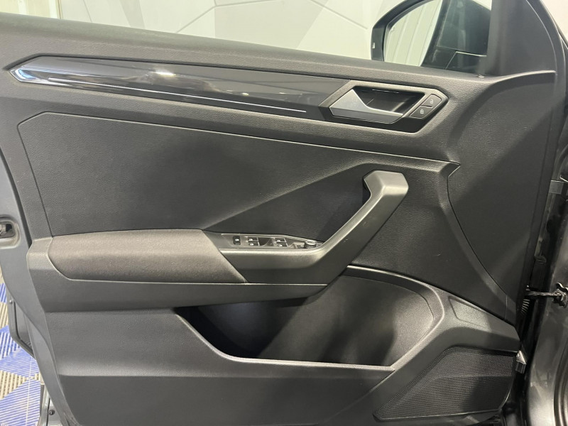 Photo 21 de l'offre de VOLKSWAGEN T-ROC 1.5 TSI 150 EVO Start/Stop  Carat à 17990€ chez VL Auto