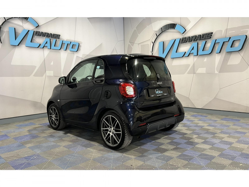 Photo 3 de l'offre de SMART FORTWO Coupé 0.9 90 ch S&S BA6 Brabus Style à 14490€ chez VL Auto