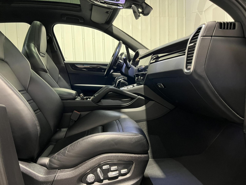 Photo 11 de l'offre de PORSCHE CAYENNE E-Hybrid 3.0 V6 462 ch Tiptronic BVA S à 53990€ chez VL Auto
