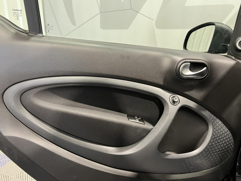 Photo 19 de l'offre de SMART FORTWO Coupé 0.9 90 ch S&S BA6 Brabus Style à 14490€ chez VL Auto
