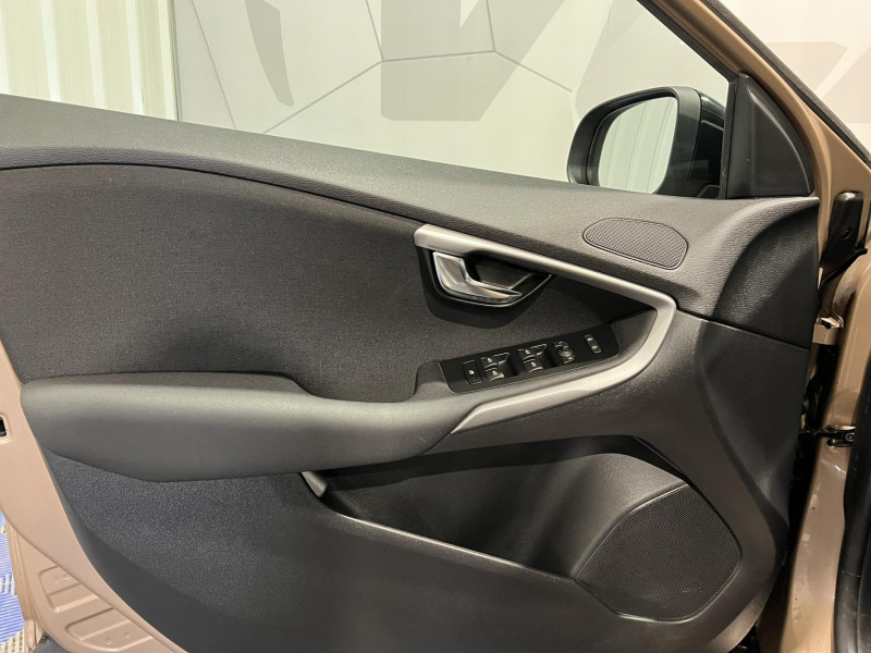 Photo 21 de l'offre de VOLVO V40 CROSS COUNTRY D2 115 Kinetic BVA à 15990€ chez VL Auto