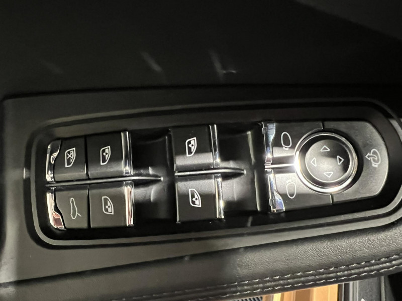 Photo 22 de l'offre de PORSCHE MACAN Turbo 3.6 V6 400 ch PDK à 43990€ chez VL Auto