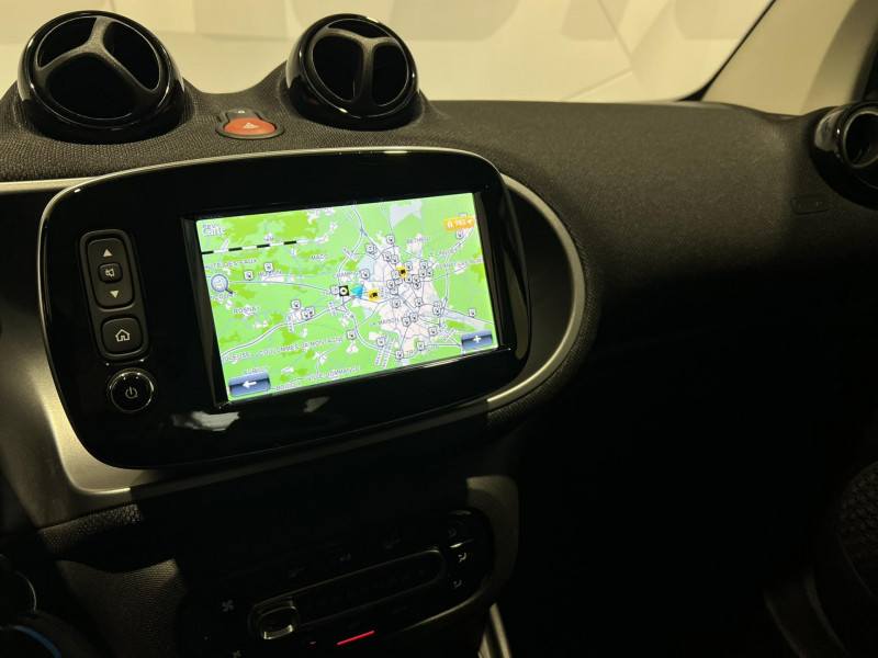 Photo 11 de l'offre de SMART FORTWO 0.9 90 ch S&S BA6 Prime à 11990€ chez VL Auto
