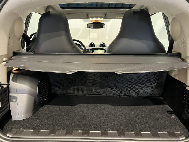 Photo 18 de l'offre de SMART FORTWO Coupé 0.9 90 ch S&S BA6 Brabus Style à 14490€ chez VL Auto