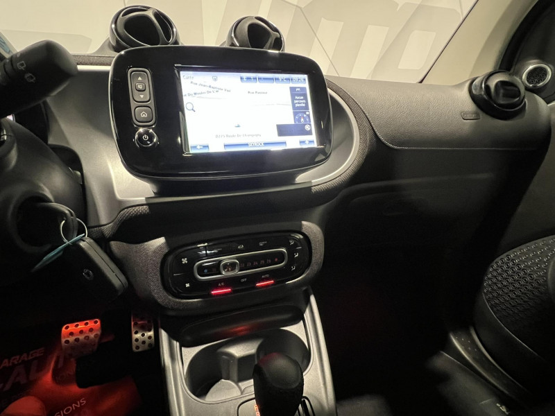 Photo 13 de l'offre de SMART FORTWO Coupé 0.9 90 ch S&S BA6 Brabus Style à 14490€ chez VL Auto