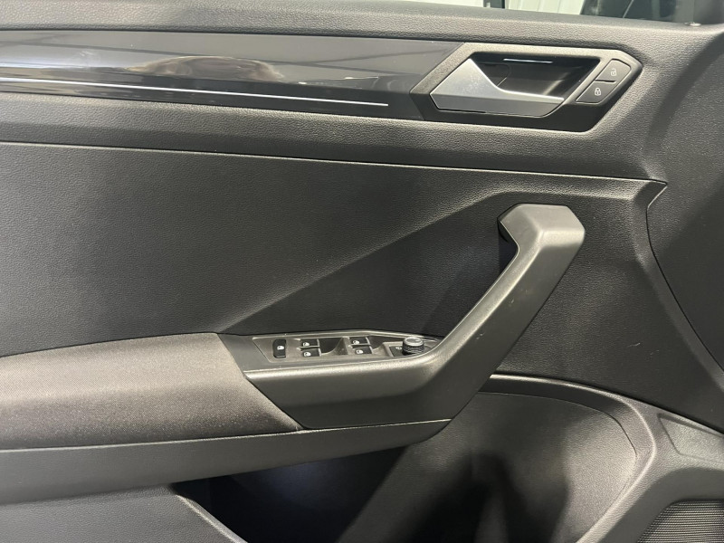 Photo 23 de l'offre de VOLKSWAGEN T-ROC 1.5 TSI 150 EVO Start/Stop  Carat à 17990€ chez VL Auto