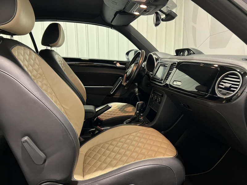 Photo 11 de l'offre de VOLKSWAGEN COCCINELLE Cabriolet 1.4 TSI 150 BMT Couture DSG7 à 15990€ chez VL Auto