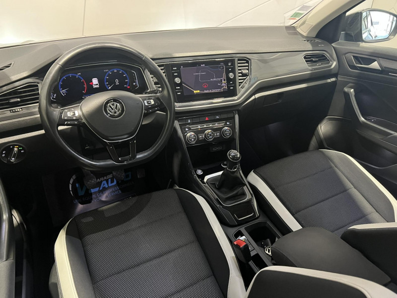 Photo 10 de l'offre de VOLKSWAGEN T-ROC 1.5 TSI 150 EVO Start/Stop  Carat à 17990€ chez VL Auto