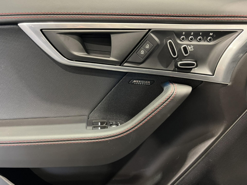 Photo 20 de l'offre de JAGUAR F-TYPE COUPE V8 5L P575 ch BVA8 AWD R75 à 99990€ chez VL Auto