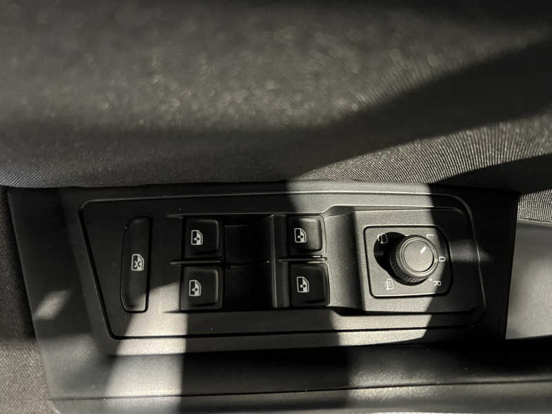 Photo 21 de l'offre de VOLKSWAGEN T-ROC 1.0 TSI 110 Start/Stop BVM6 Life à 21490€ chez VL Auto