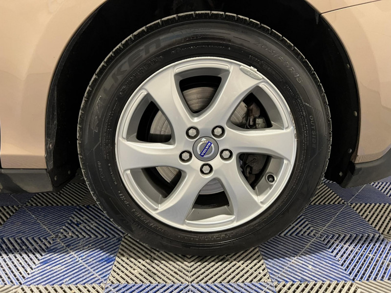 Photo 17 de l'offre de VOLVO V40 CROSS COUNTRY D2 115 Kinetic BVA à 15990€ chez VL Auto