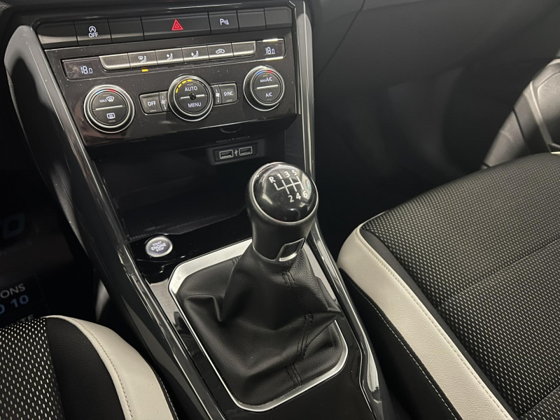 Photo 14 de l'offre de VOLKSWAGEN T-ROC 1.5 TSI 150 EVO Start/Stop  Carat à 17990€ chez VL Auto