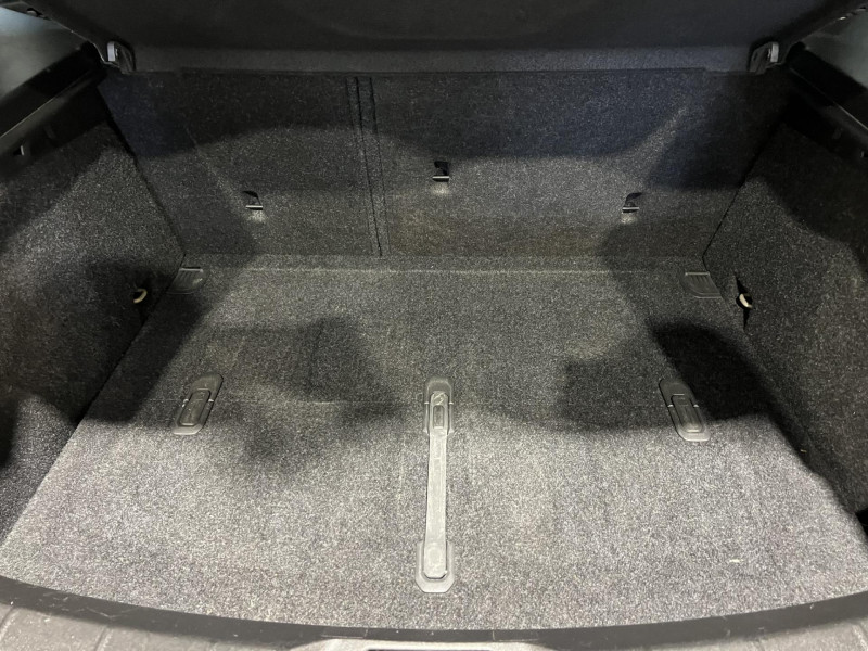 Photo 20 de l'offre de VOLVO V40 CROSS COUNTRY D2 115 Kinetic BVA à 15990€ chez VL Auto