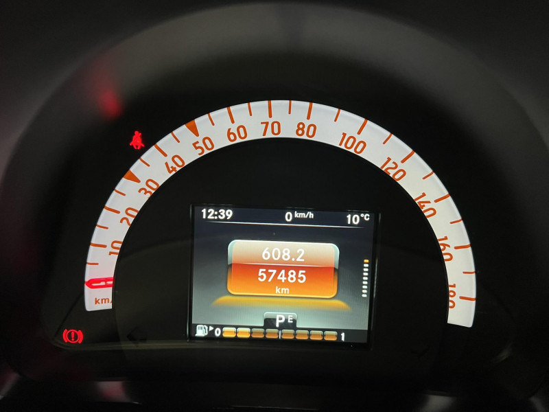 Photo 8 de l'offre de SMART FORTWO 0.9 90 ch S&S BA6 Prime à 11990€ chez VL Auto
