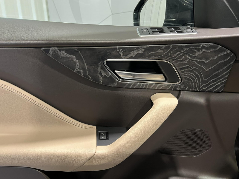 Photo 23 de l'offre de JAGUAR F-PACE 2.0 D - 180 AWD Prestige à 16990€ chez VL Auto