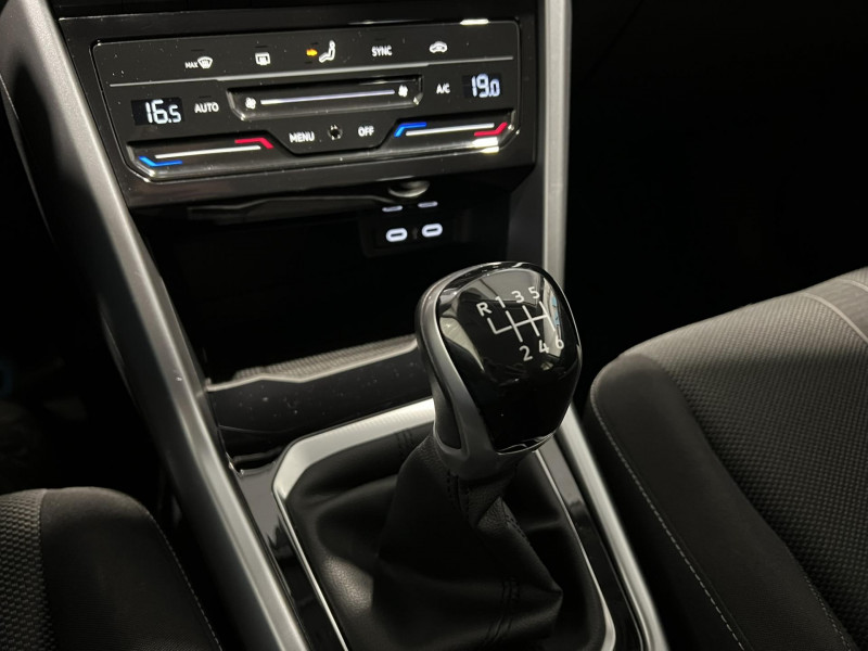 Photo 13 de l'offre de VOLKSWAGEN T-ROC 1.0 TSI 110 Start/Stop BVM6 Life à 21490€ chez VL Auto