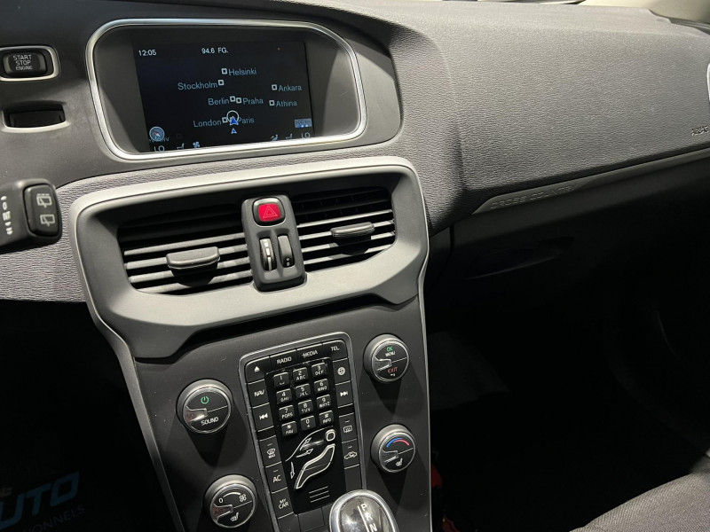 Photo 15 de l'offre de VOLVO V40 CROSS COUNTRY D2 115 Kinetic BVA à 15990€ chez VL Auto