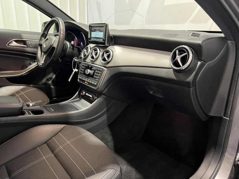 Photo 8 de l'offre de MERCEDES-BENZ CLASSE GLA 250 4-Matic Sensation 7-G DCT BVA à 20990€ chez VL Auto