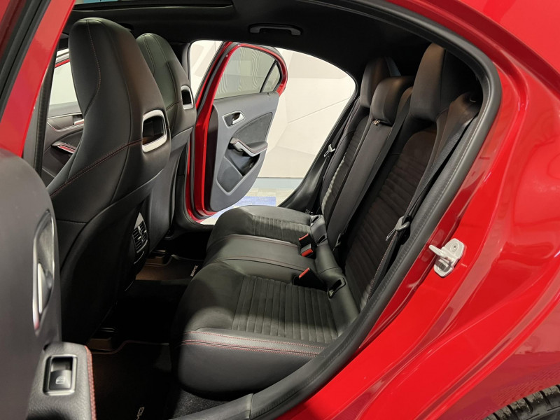Photo 9 de l'offre de MERCEDES-BENZ CLASSE A 200 d 7G-DCT Fascination à 18990€ chez VL Auto