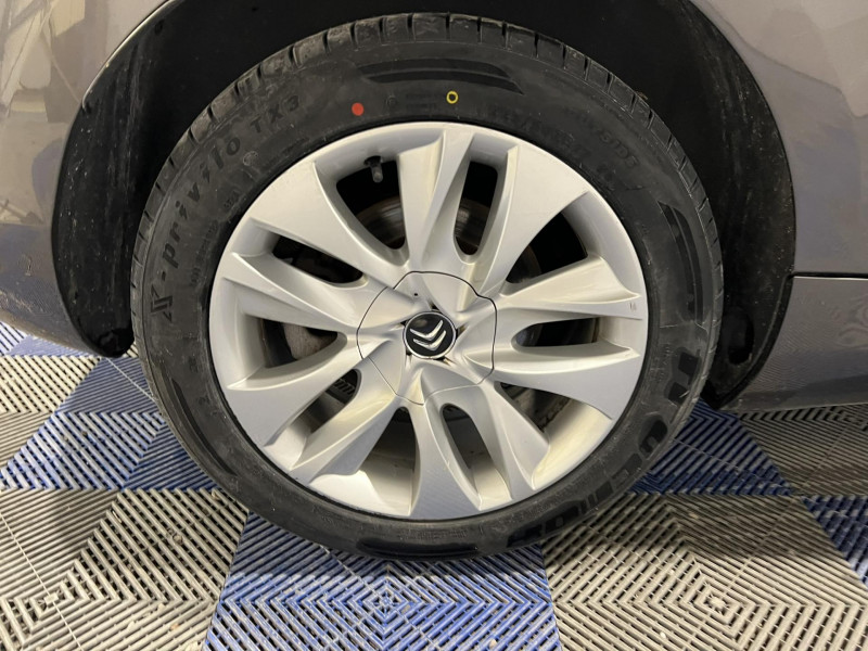 Photo 14 de l'offre de DS DS5  BlueHDi 180 S&S EAT6 Be Chic à 12490€ chez VL Auto