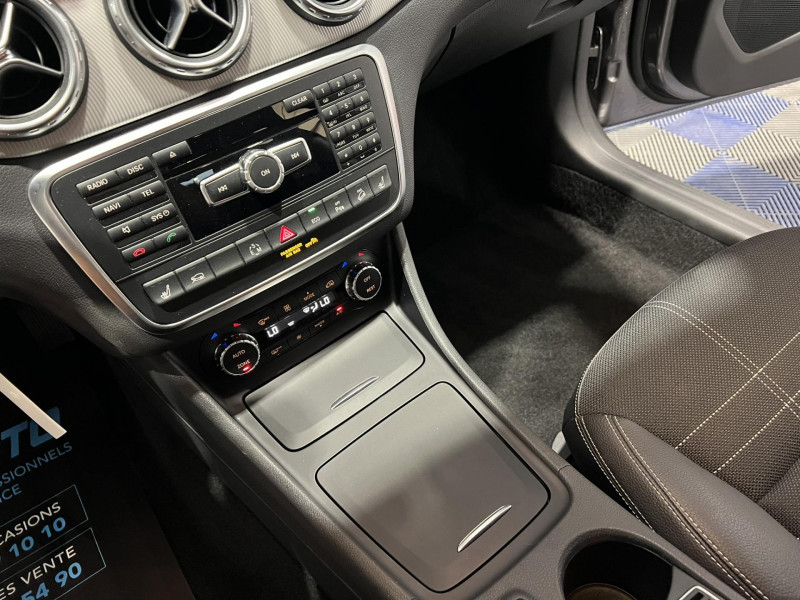 Photo 14 de l'offre de MERCEDES-BENZ CLASSE GLA 250 4-Matic Sensation 7-G DCT BVA à 20990€ chez VL Auto