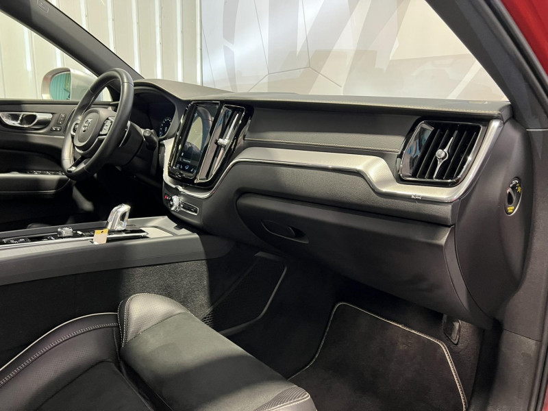 Photo 8 de l'offre de VOLVO XC60  T8 Twin Engine 303 ch + 87 ch Geartronic 8 R-Design à 33990€ chez VL Auto