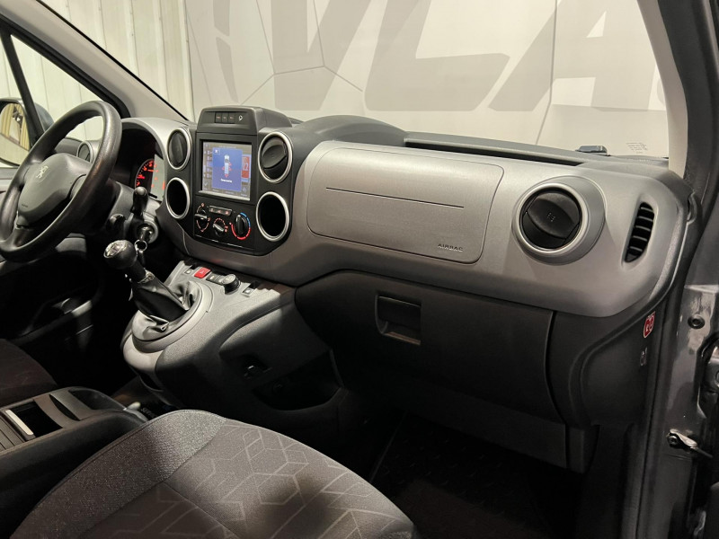 Photo 8 de l'offre de PEUGEOT Partner tepee 1.6 BlueHDi 100ch BVM5 Style à 12990€ chez VL Auto