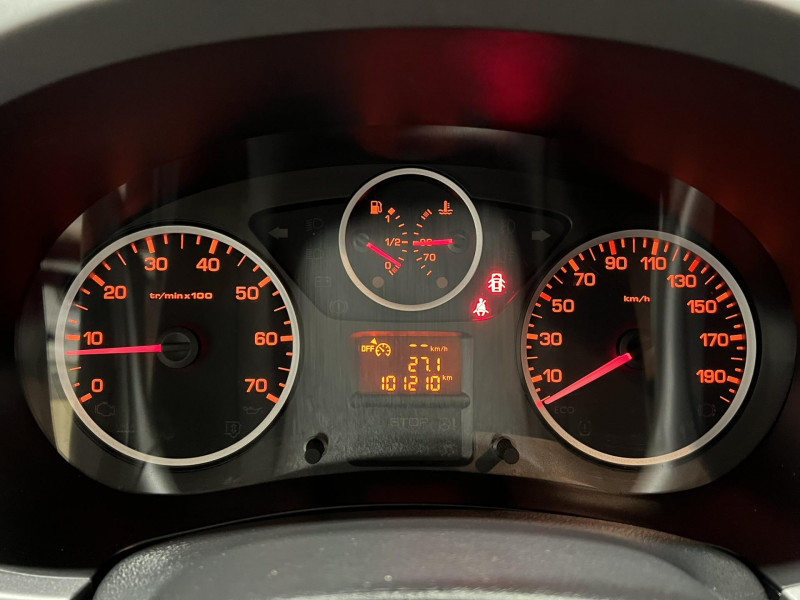 Photo 11 de l'offre de PEUGEOT Partner tepee 1.6 BlueHDi 100ch BVM5 Style à 12990€ chez VL Auto