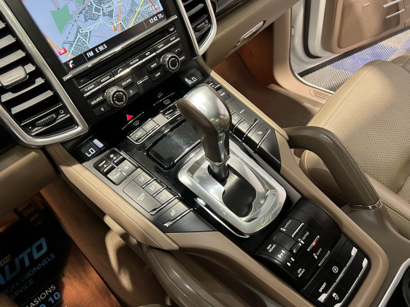 Photo 14 de l'offre de PORSCHE CAYENNE 3.0D V6 Tiptronic S BVA à 22990€ chez VL Auto
